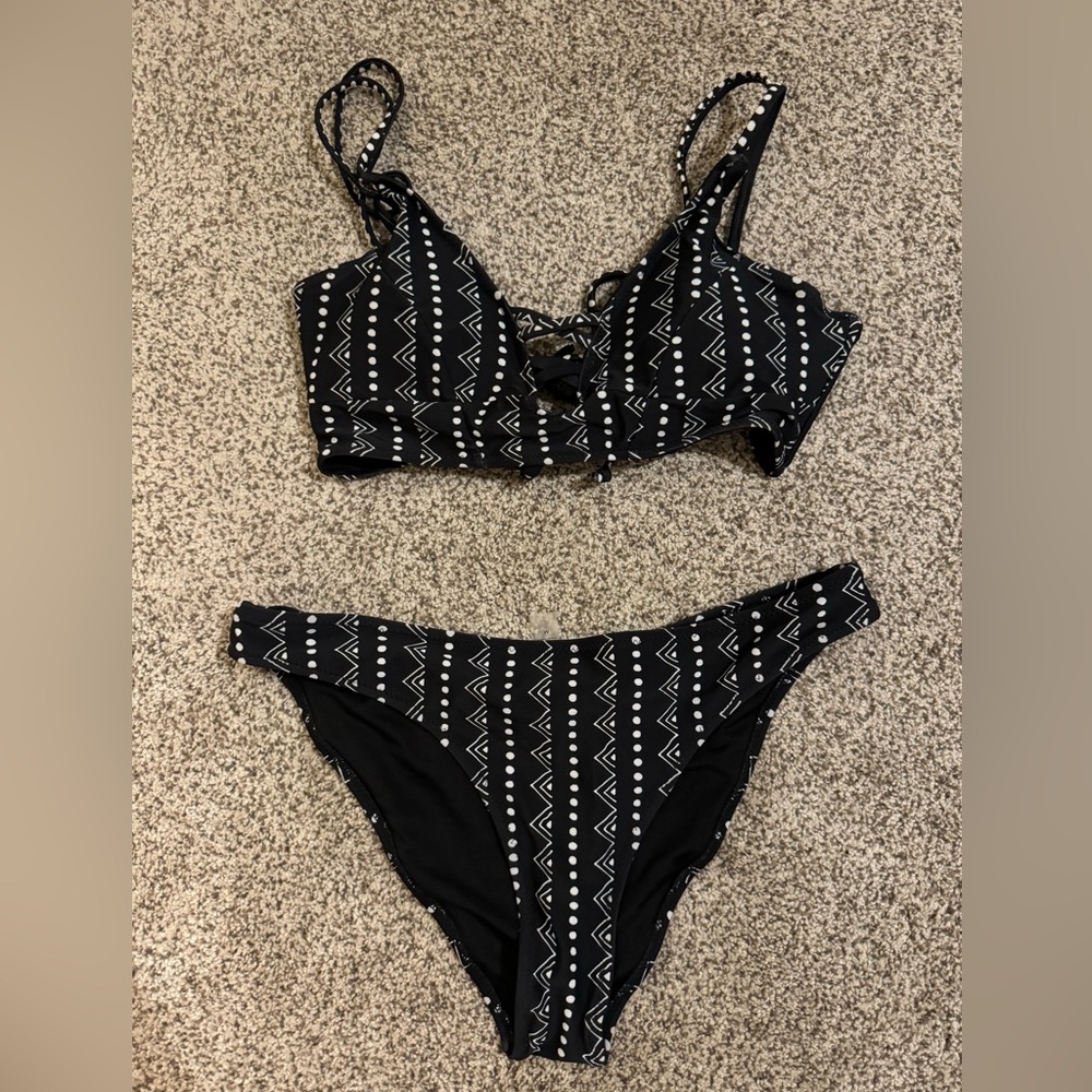 Cupshe black and white swimsuit